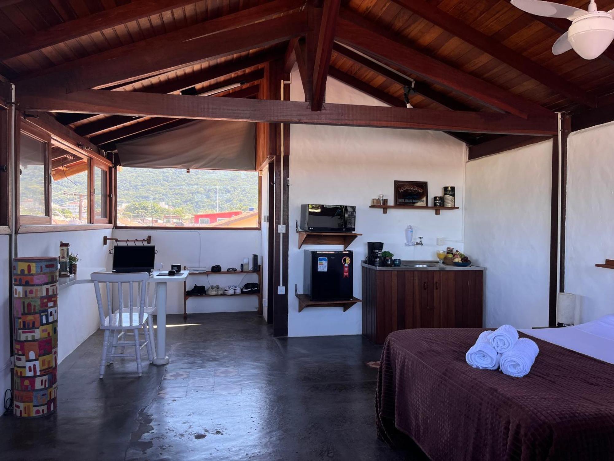 Espaco Com Rusticos Na Lagoa Da Conceicao, Ar Condicionado E Wifi Apartment